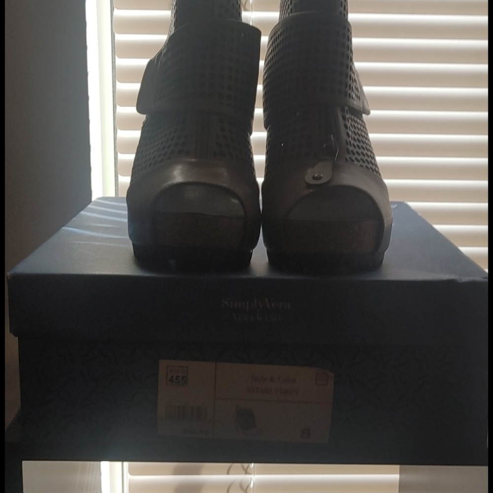 Heels - Picture 2 of 3